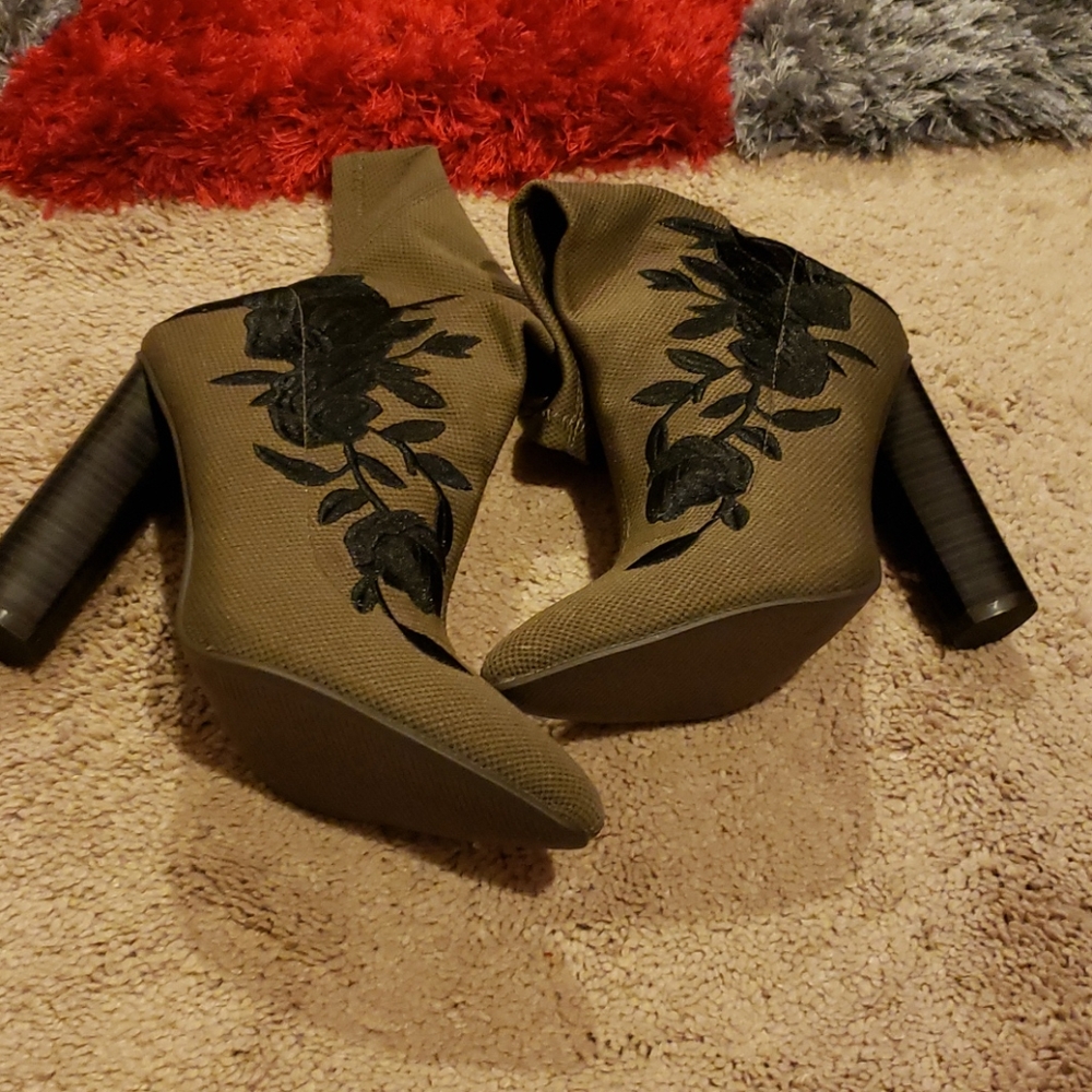 Size 8 1/2 Qupid boots NWT - Picture 4 of 4